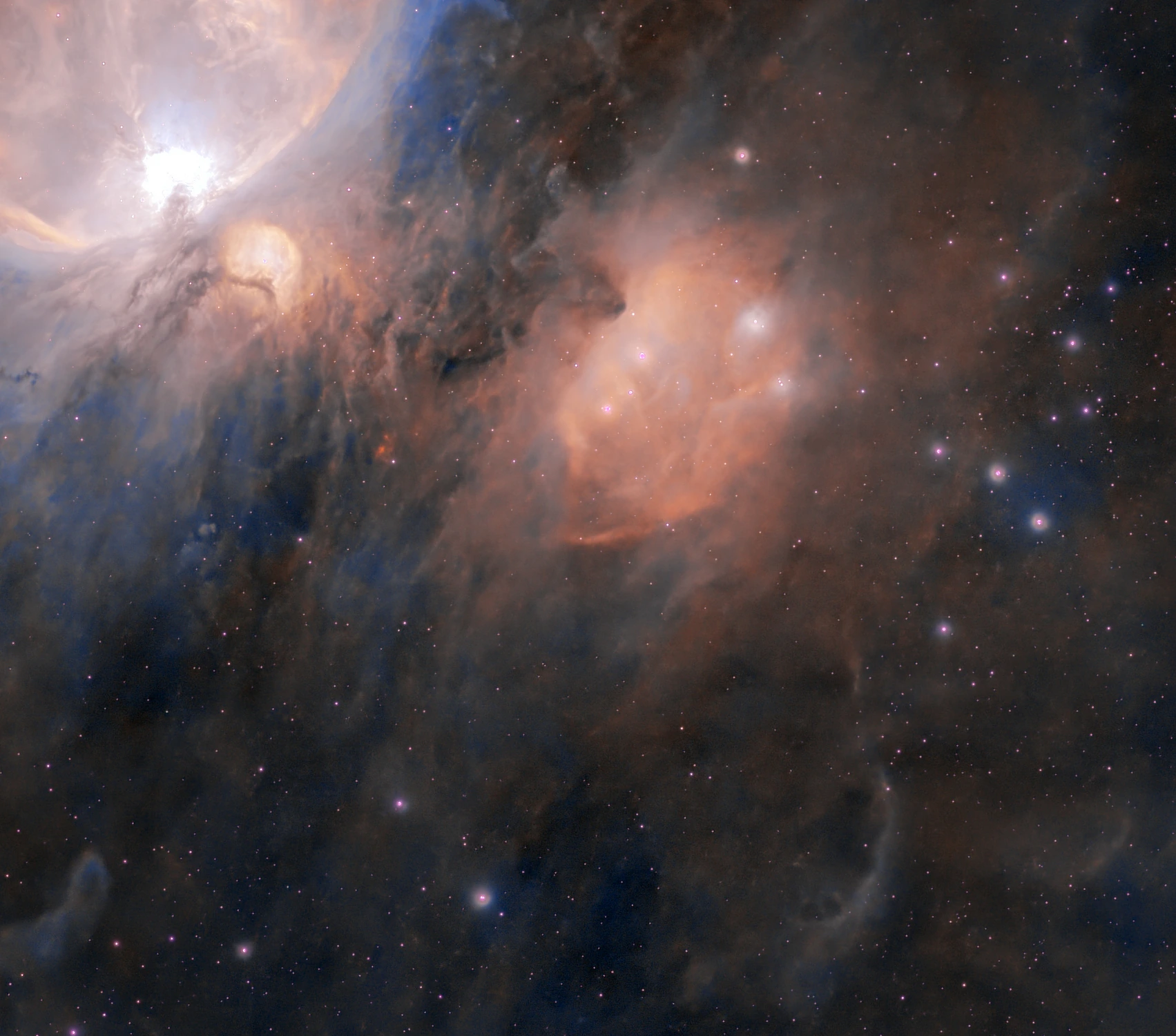 Detalle del polvo oscuro junto a zonas luminosas de la nebulosa de Orión